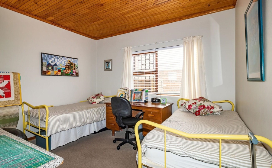 4 Bedroom Property for Sale in Perlemoenbaai Western Cape